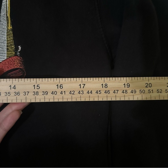 Brandy Melville Cropped Graphic Sweater/Crewneck - Picture 6 of 6